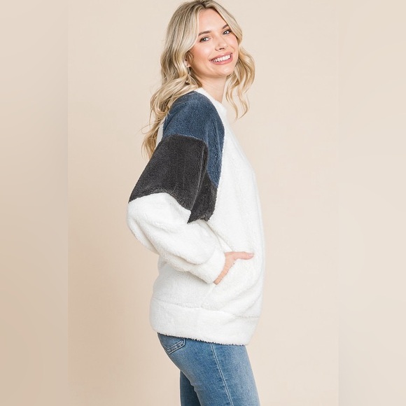 Culture Code Color Block Faux Fur Raglan Sleeve Sweatshirt 10010038387 - Picture 3 of 4